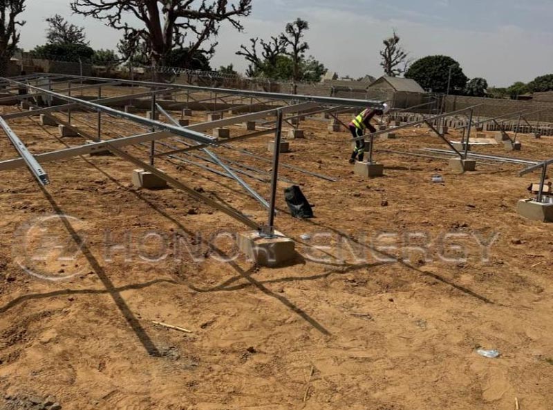 Informe in situ: Instalación de una planta de energía solar fotovoltaica de 1,7 MW en Nigeria
