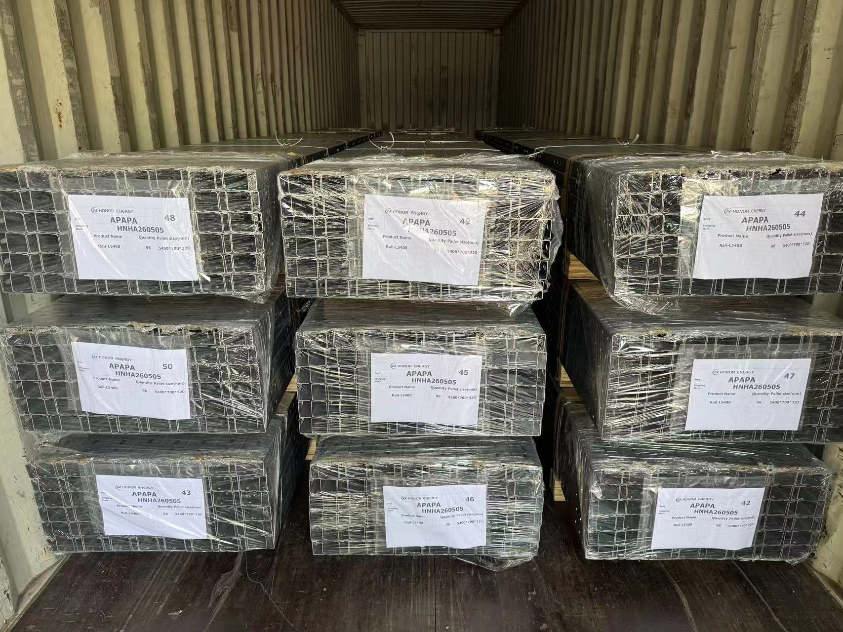 Envío finalizado del soporte fotovoltaico montado en el suelo de 12 MW