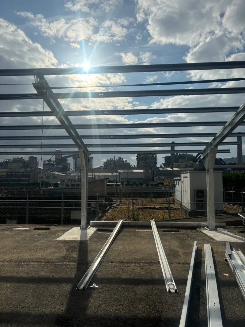 Cochera solar de una sola columna