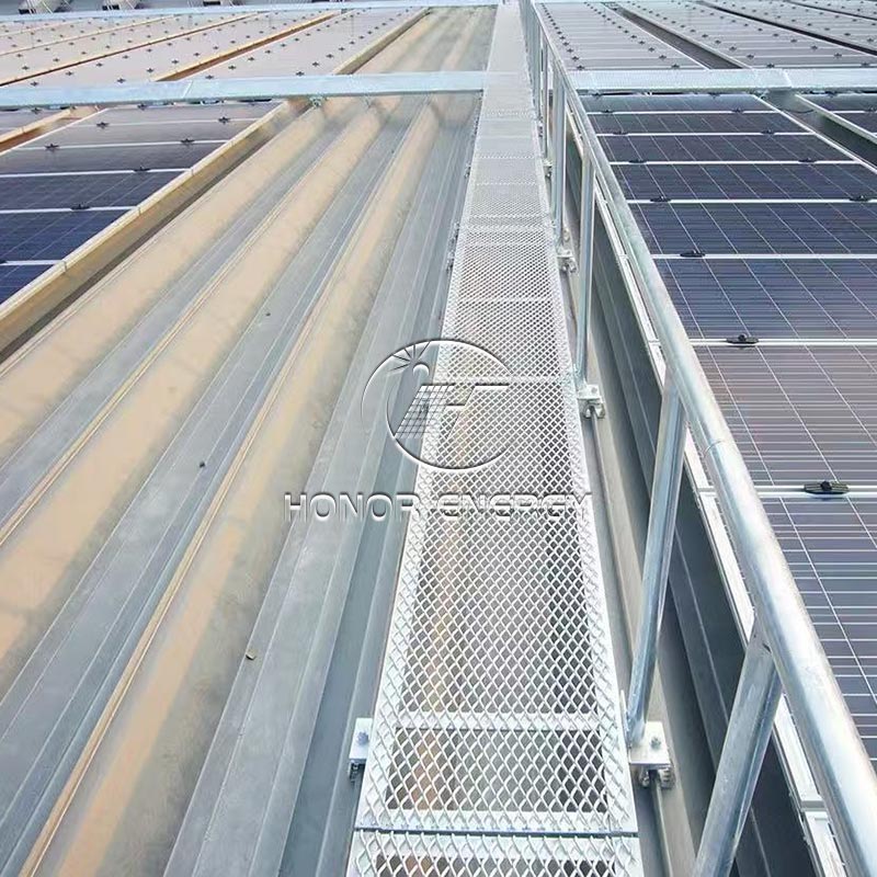 Pasarela solar de acero